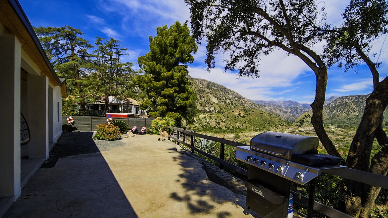 Photo of Patio Balcony in Sunland-Tujunga