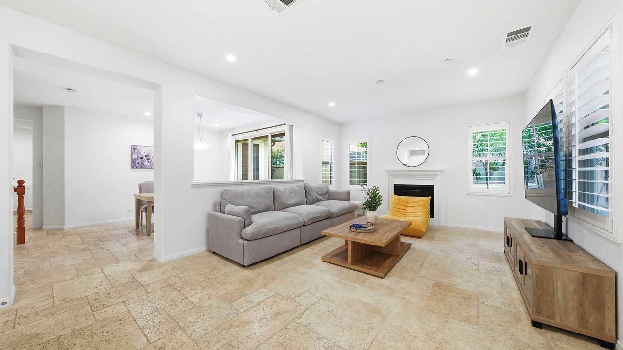 Photo of Livingroom in Woodbury