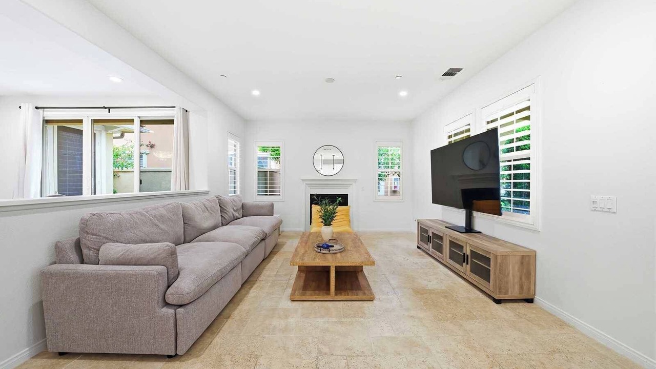 Photo of Livingroom in Woodbury