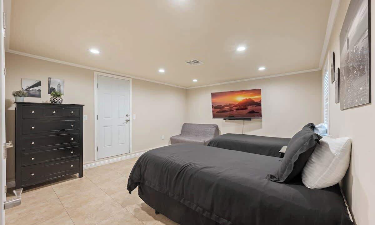 Photo of Bedroom in Lake Balboa