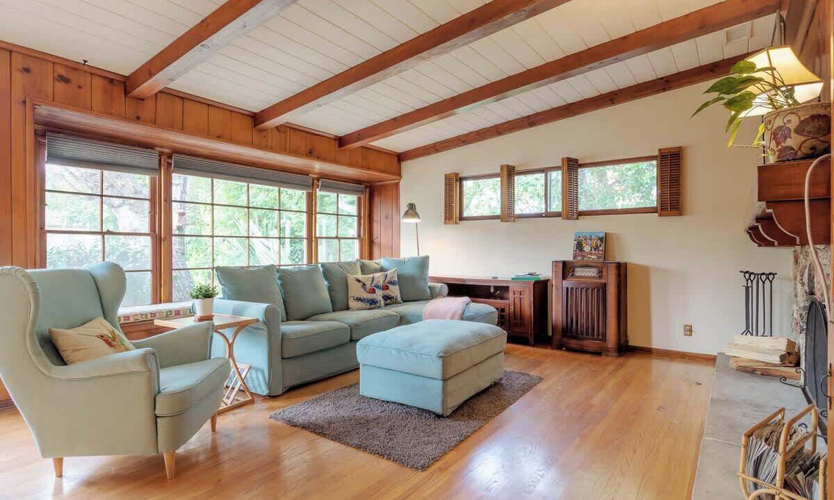 Photo of Livingroom in Van Nuys