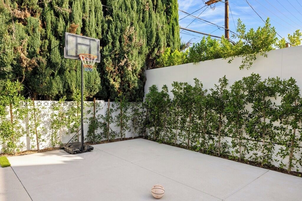 Photo of Others in Encino