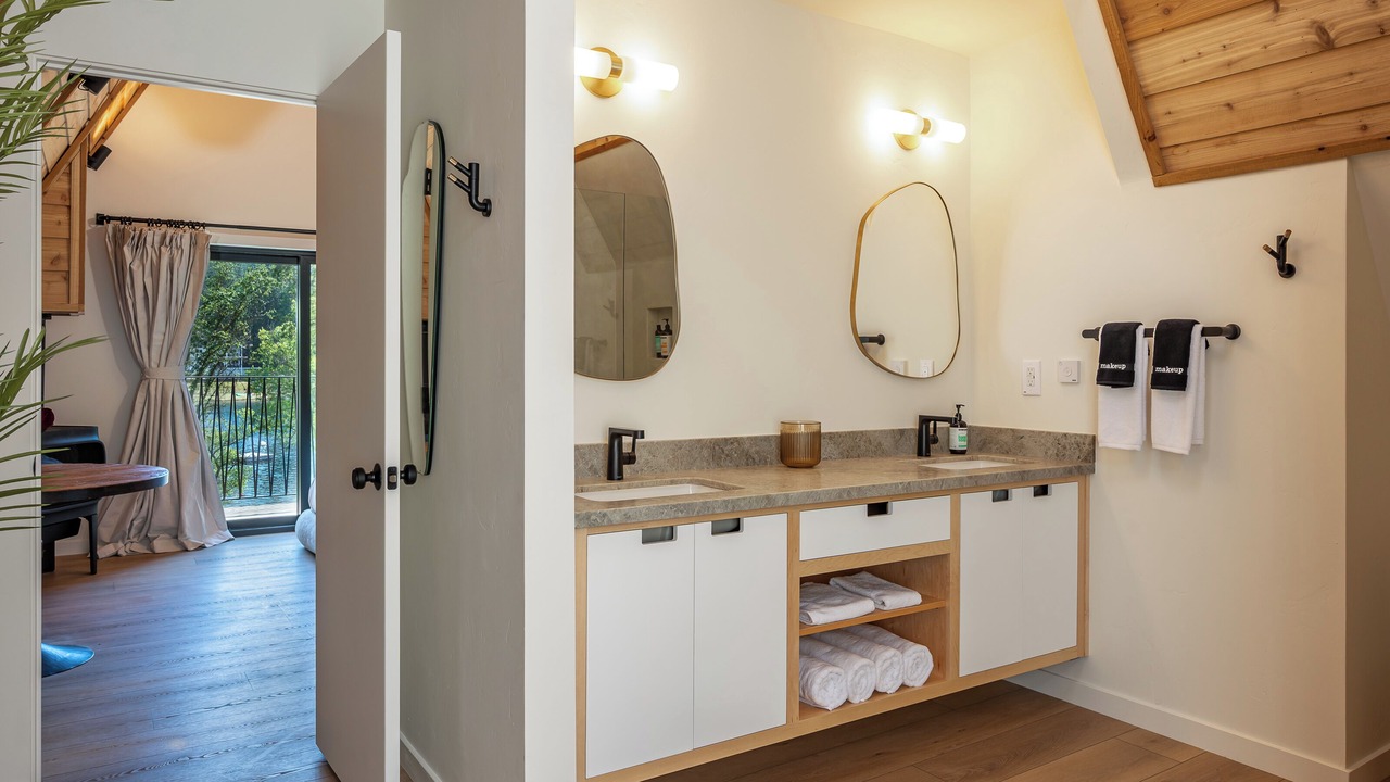 Photo of Bathroom in Groveland