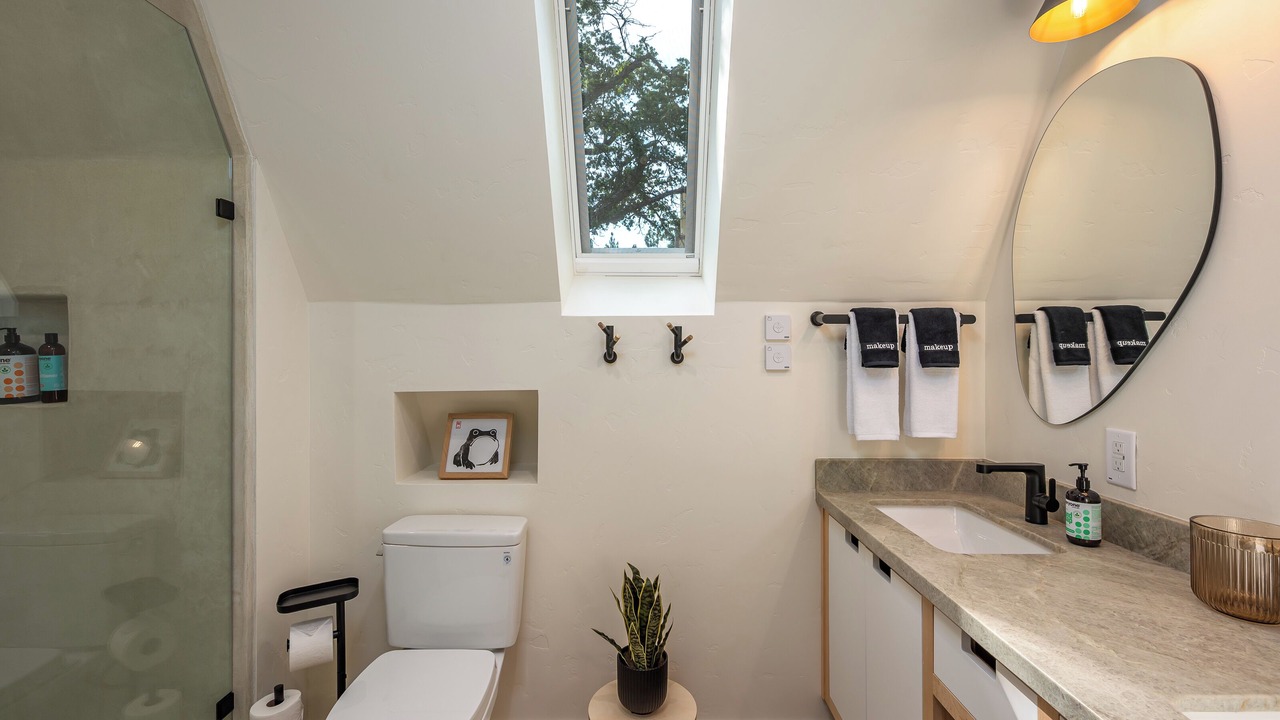 Photo of Bathroom in Groveland