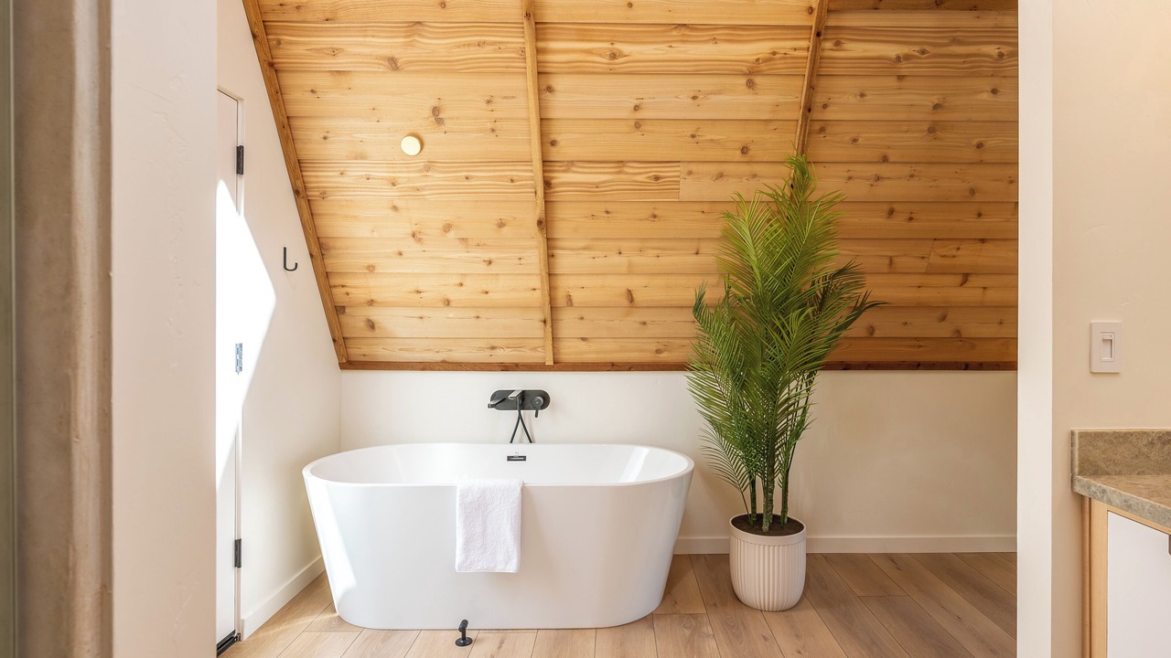 Photo of Bathroom in Groveland