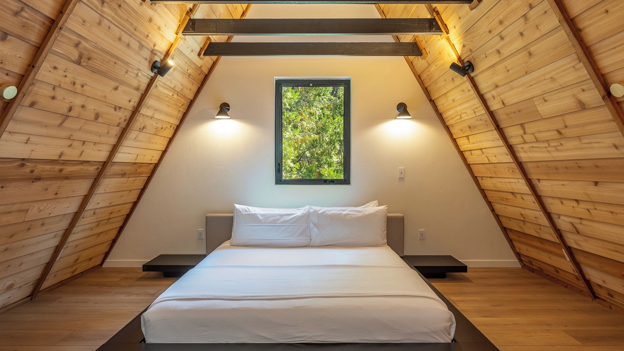Photo of Bedroom in Groveland