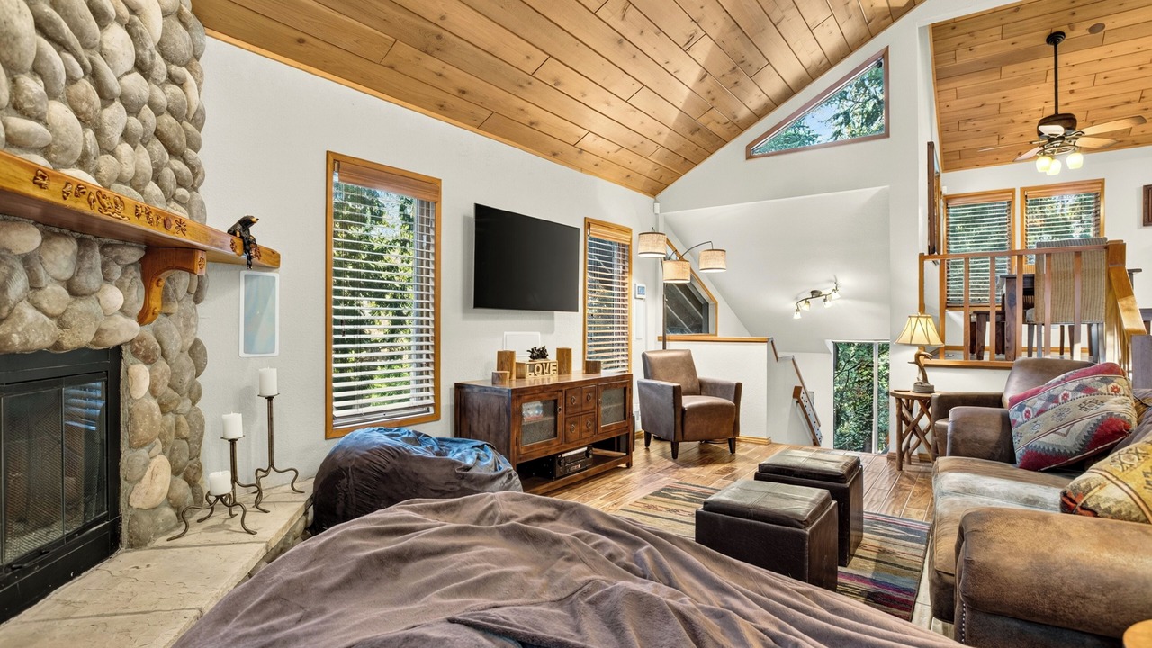 Photo of Livingroom in Cedar Glen