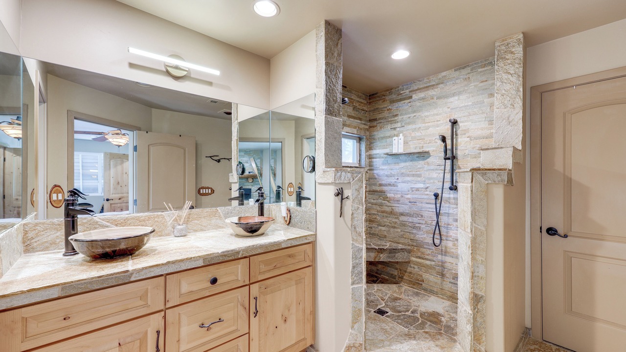 Photo of Bathroom in Cedar Glen