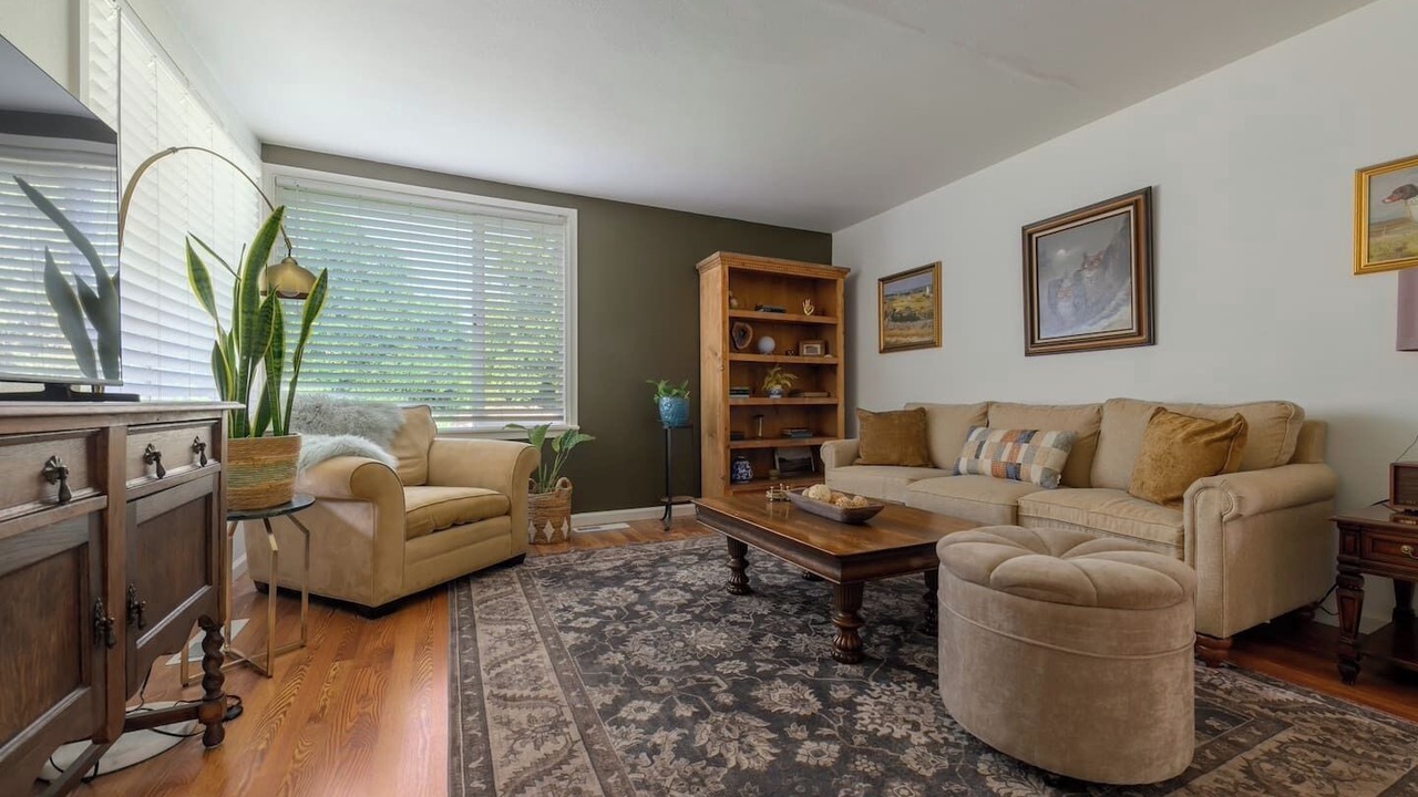 Photo of Livingroom in Forestville