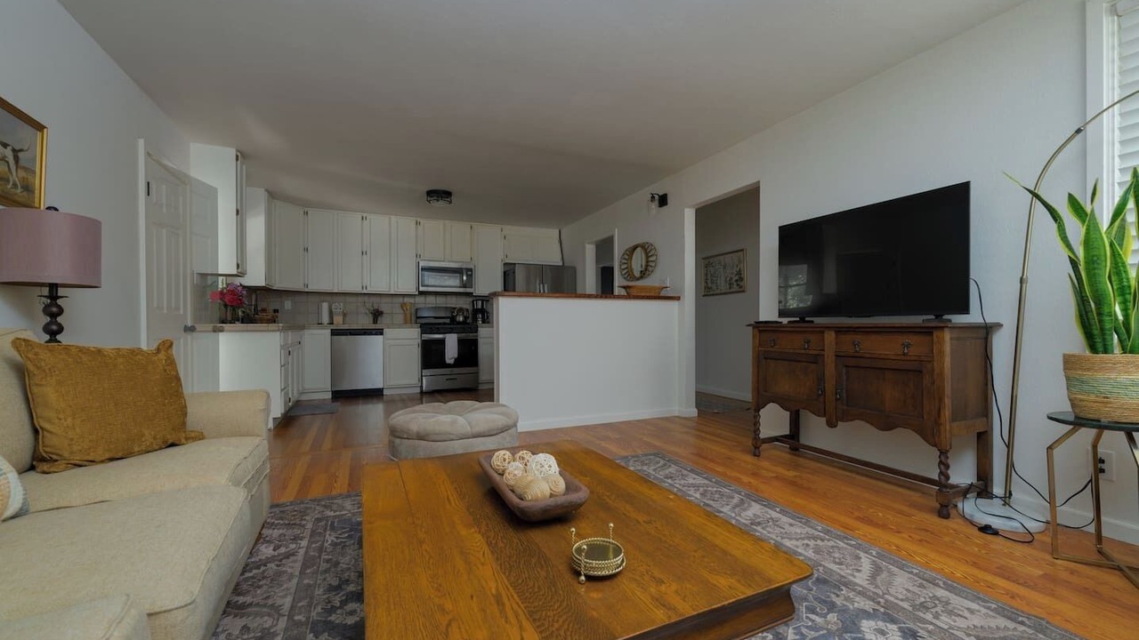 Photo of Livingroom in Forestville