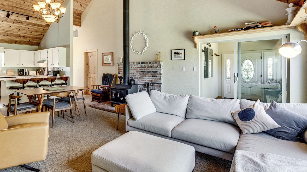 Photo of Livingroom in West Meadows