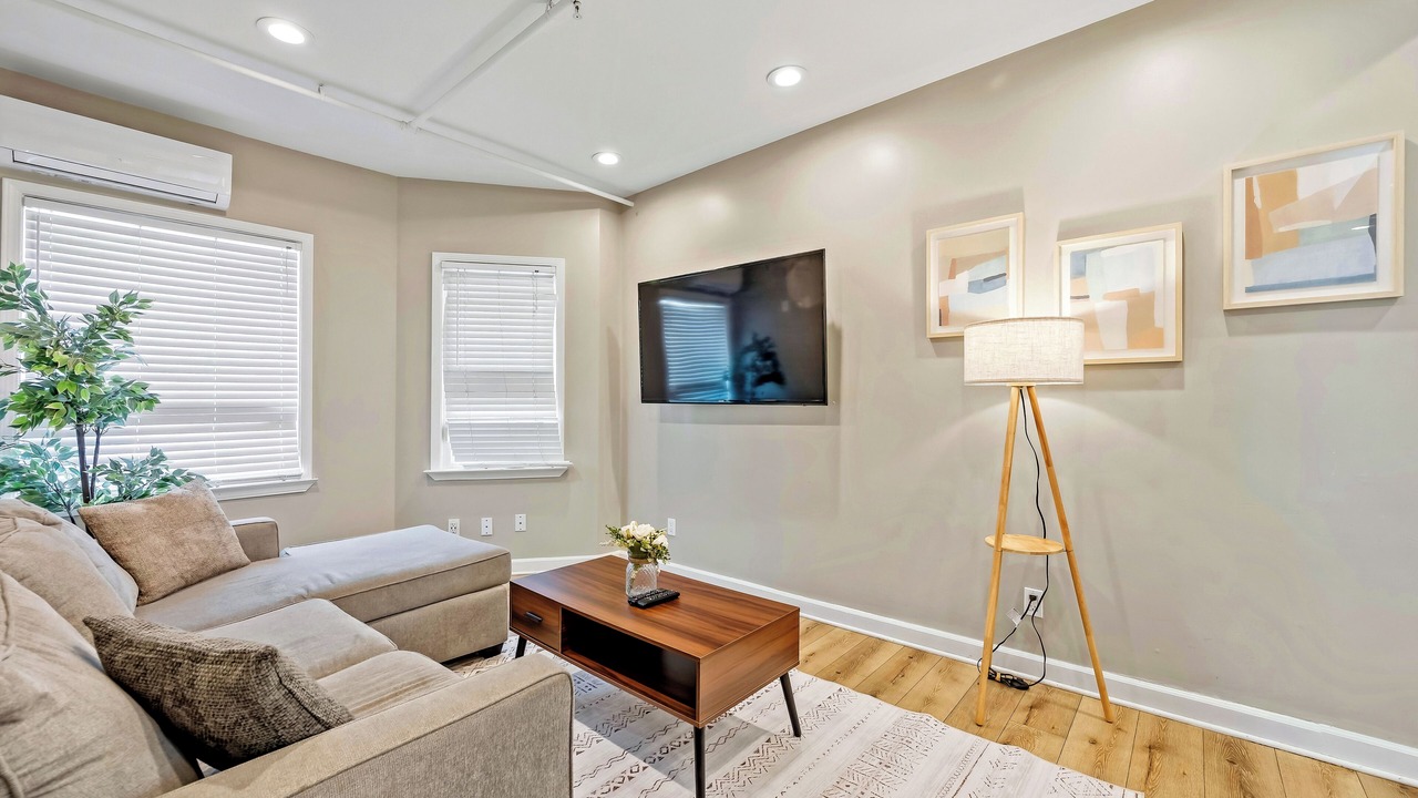 Photo of Livingroom in Central Berkeley