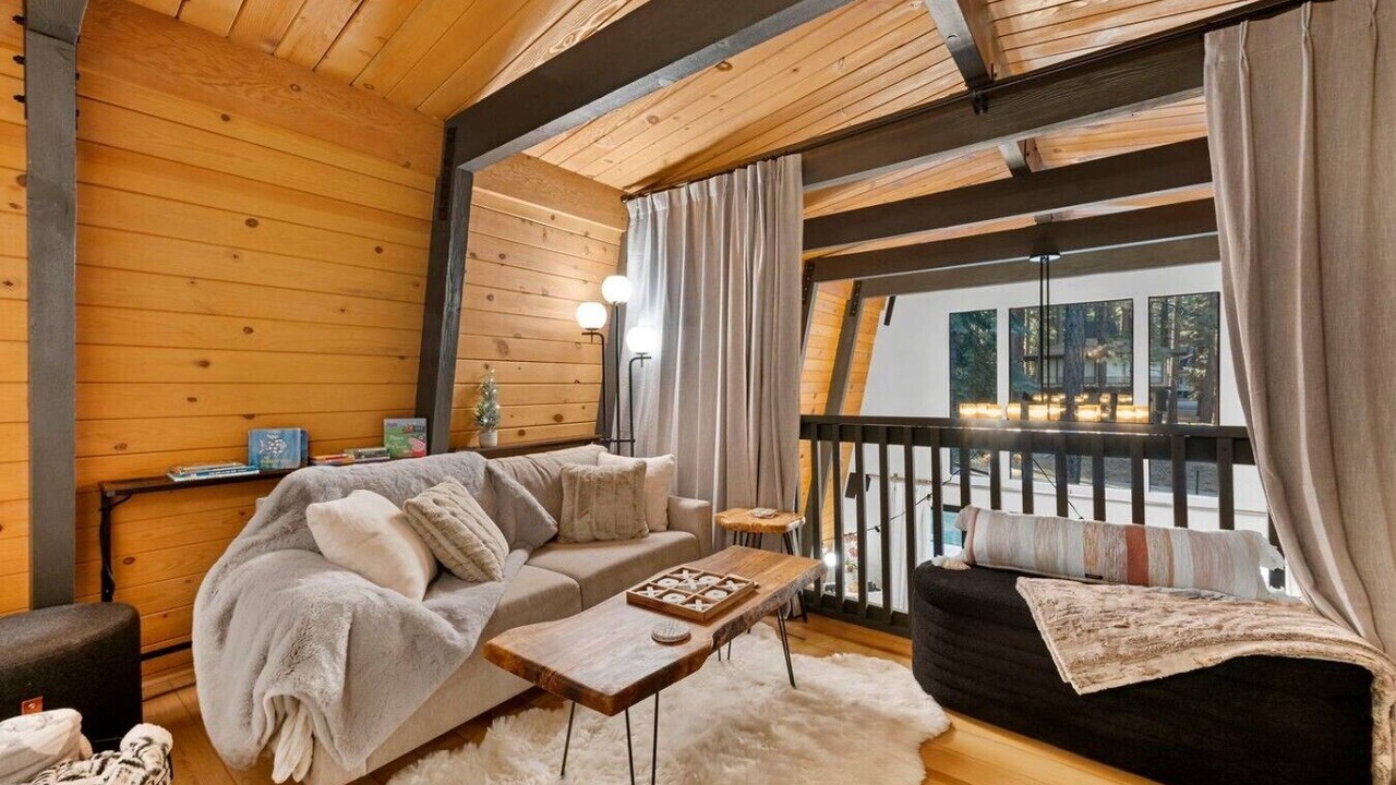 Photo of Livingroom in Summit Estates