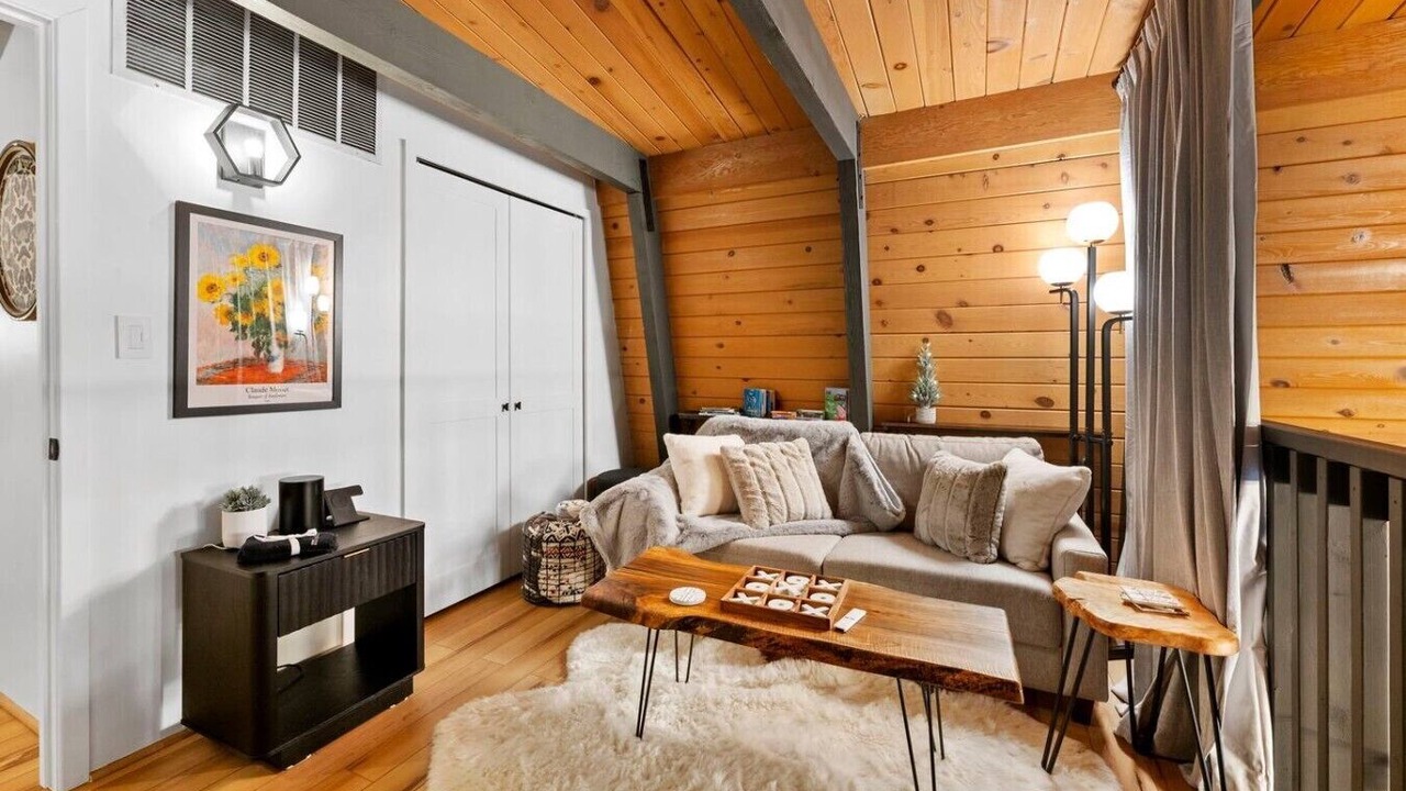 Photo of Livingroom in Summit Estates