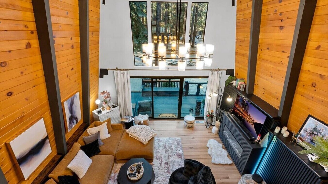 Photo of Livingroom in Summit Estates