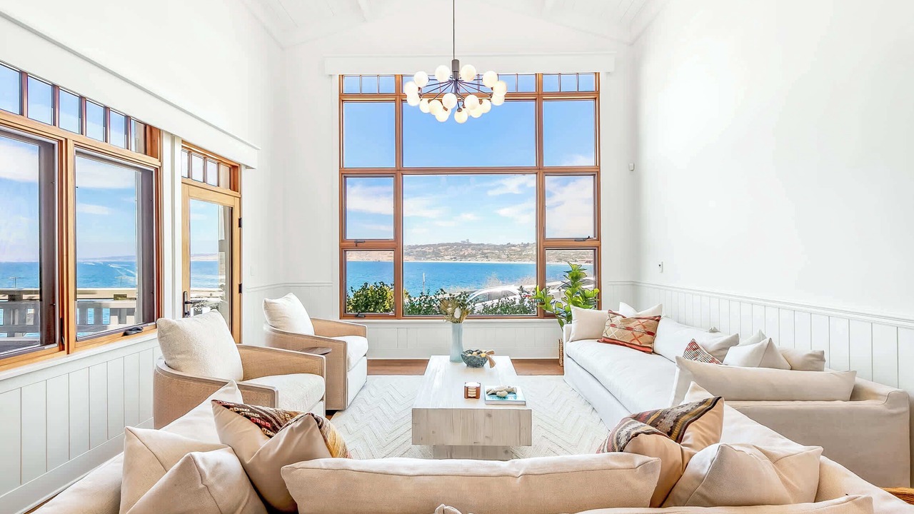 Photo of Livingroom in Village of La Jolla