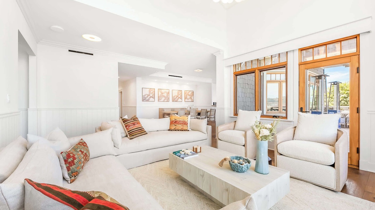 Photo of Livingroom in Village of La Jolla