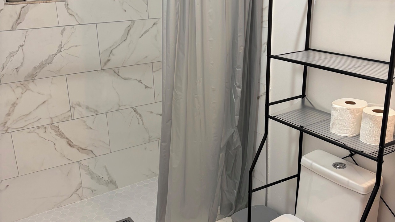 Photo of Bathroom in Lamanda Park