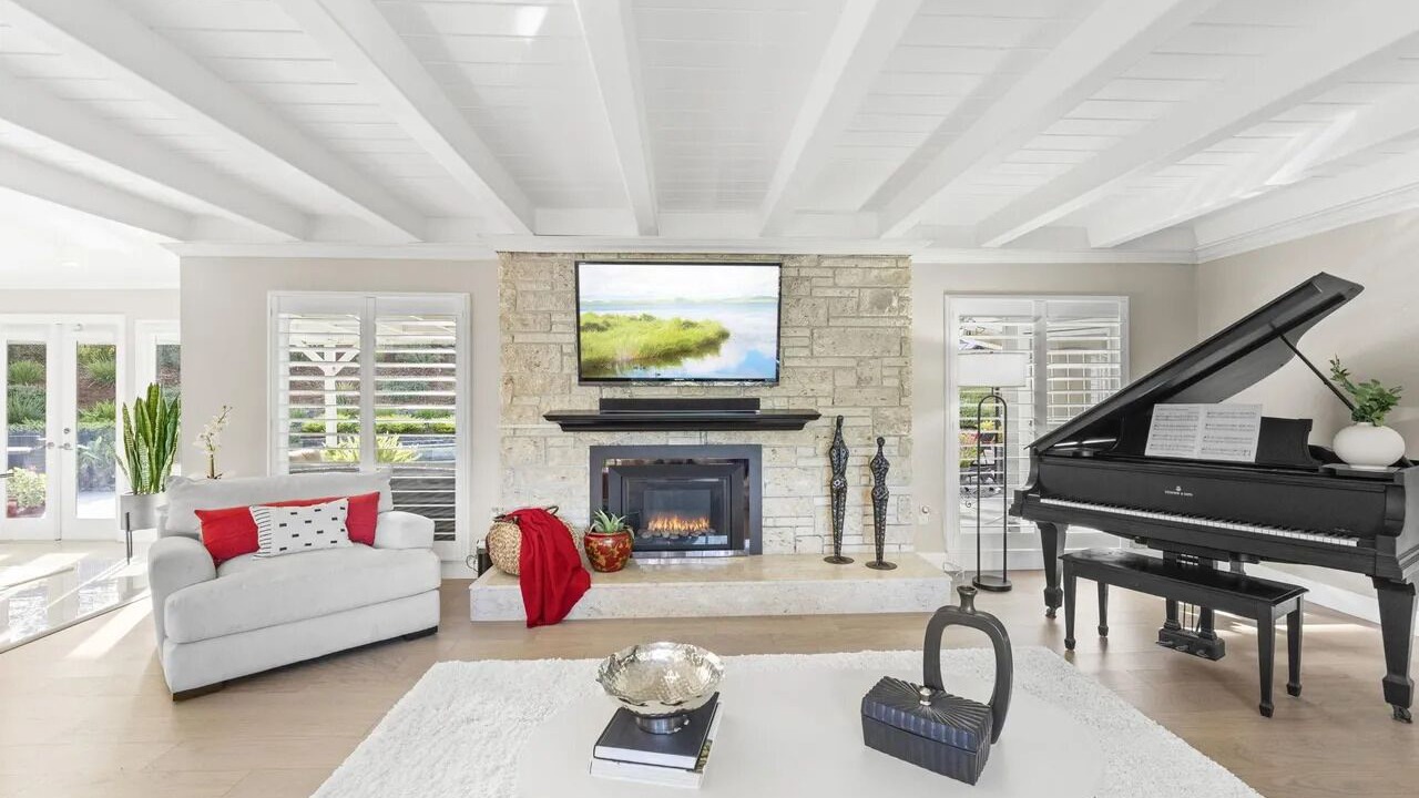 Photo of Livingroom in Chabot Park