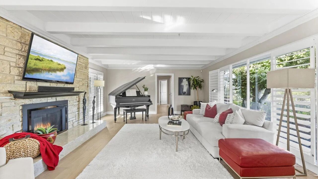 Photo of Livingroom in Chabot Park