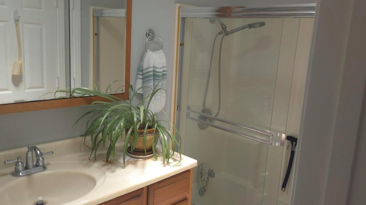 Photo of Bathroom in Lincoln Acres