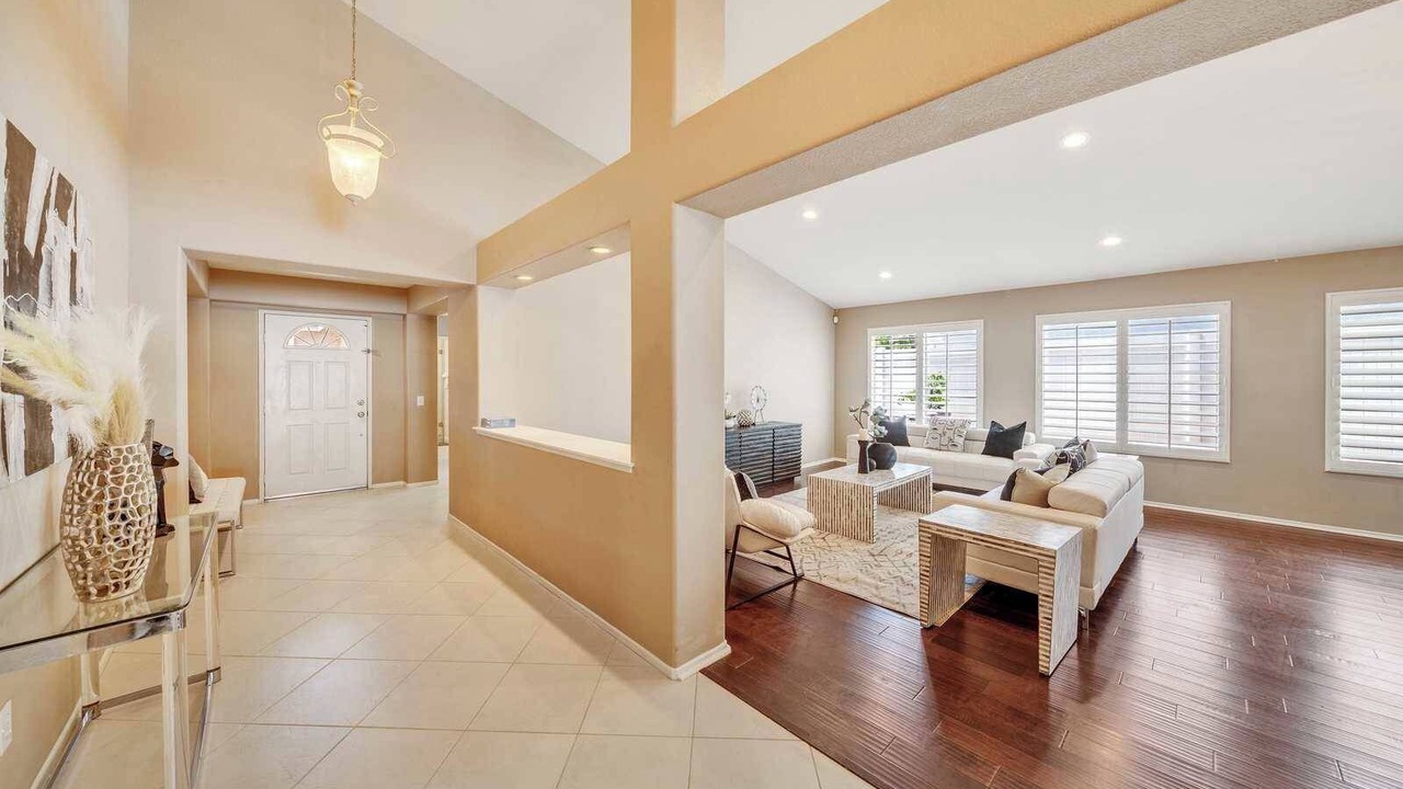 Photo of Livingroom in Corona