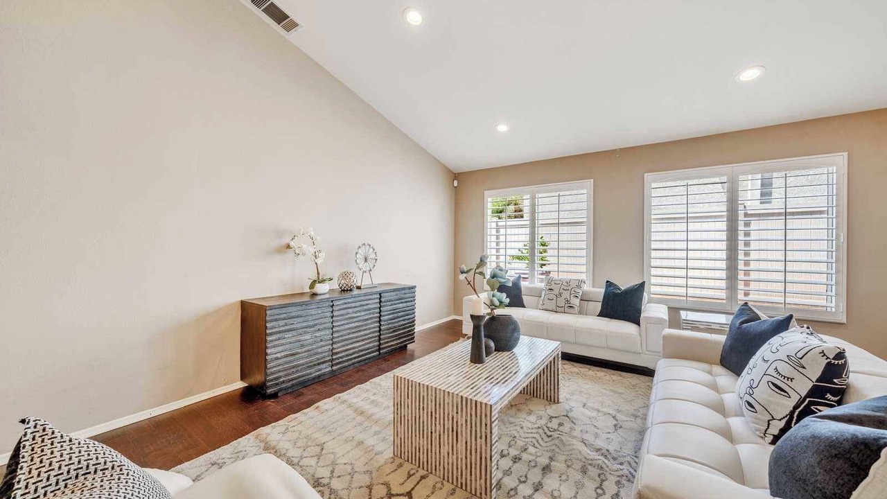 Photo of Livingroom in Corona