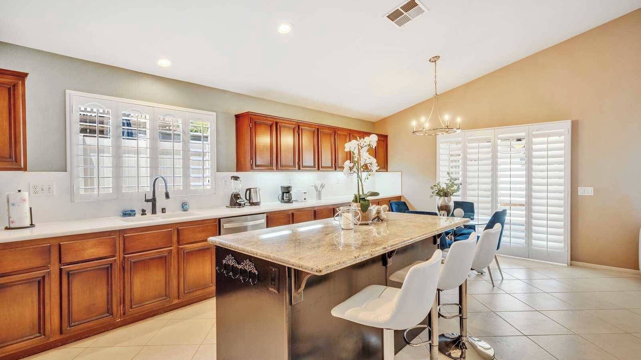Photo of Kitchen in Corona
