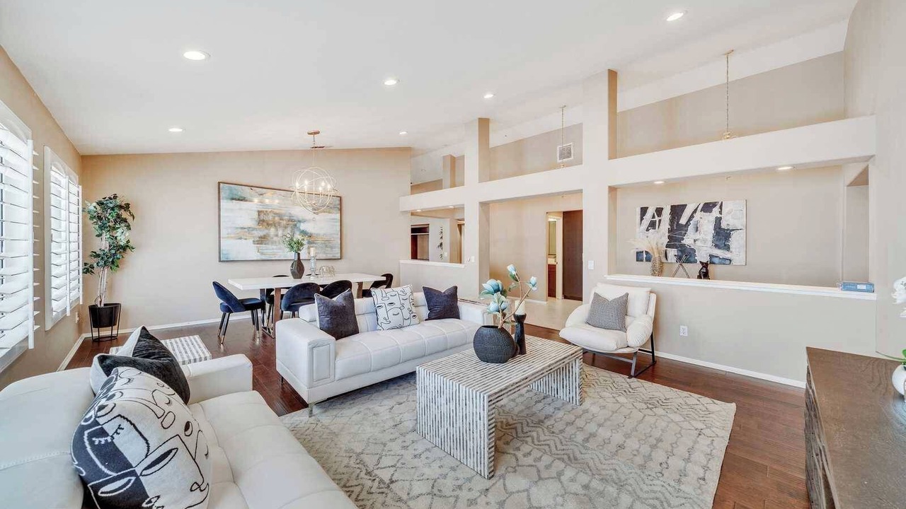 Photo of Livingroom in Corona