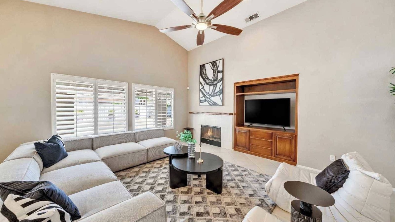 Photo of Livingroom in Corona