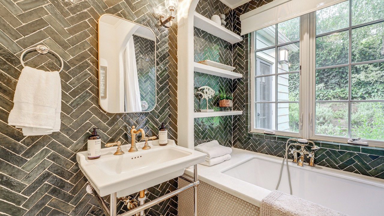 Photo of Bathroom in Los Angeles