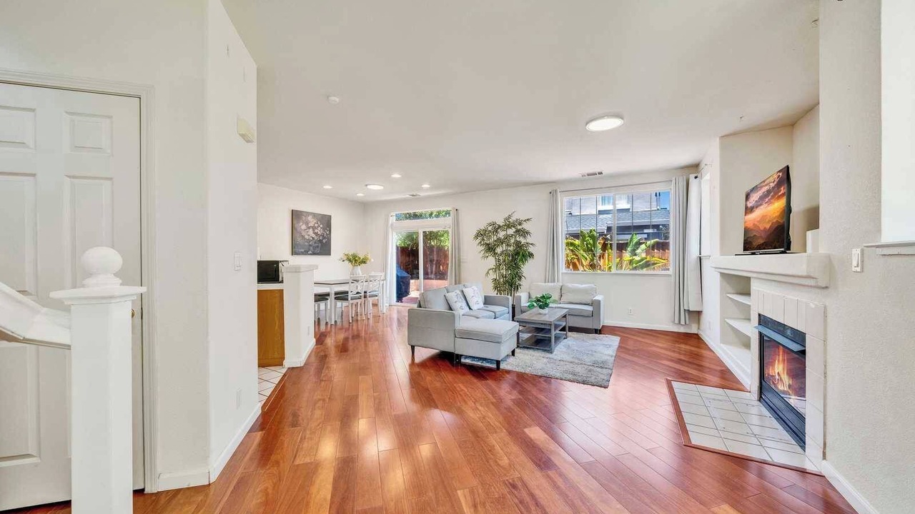 Photo of Livingroom in West Alameda