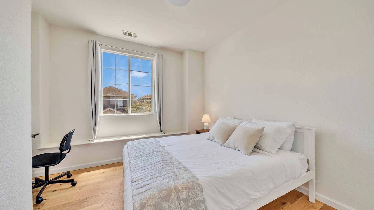 Photo of Bedroom in West Alameda