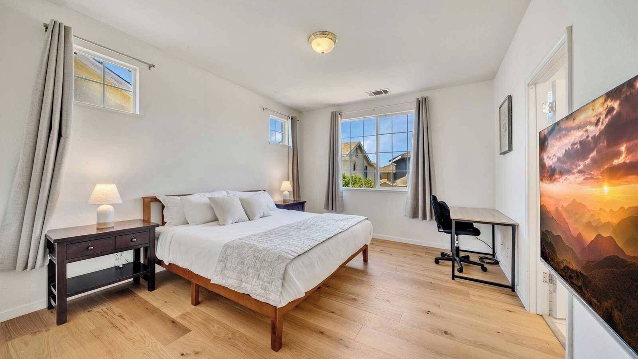 Photo of Bedroom in West Alameda