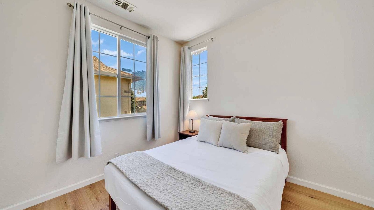 Photo of Bedroom in West Alameda