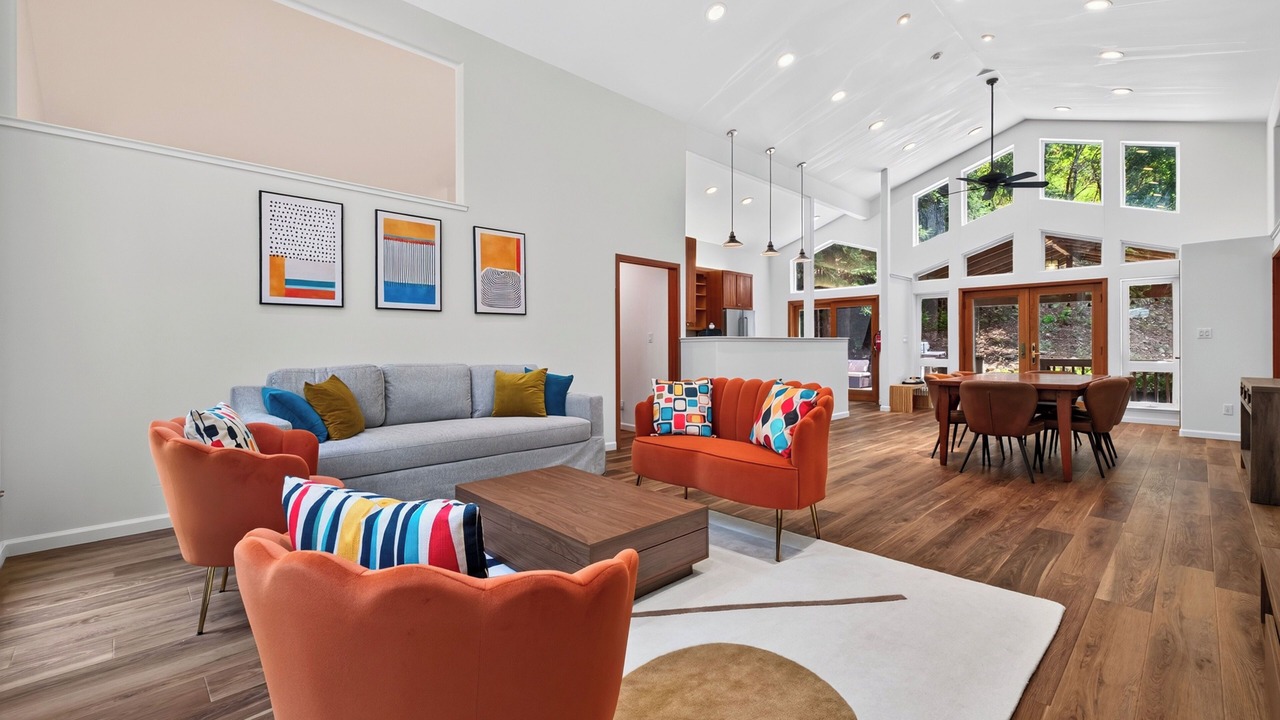 Photo of Livingroom in Guerneville