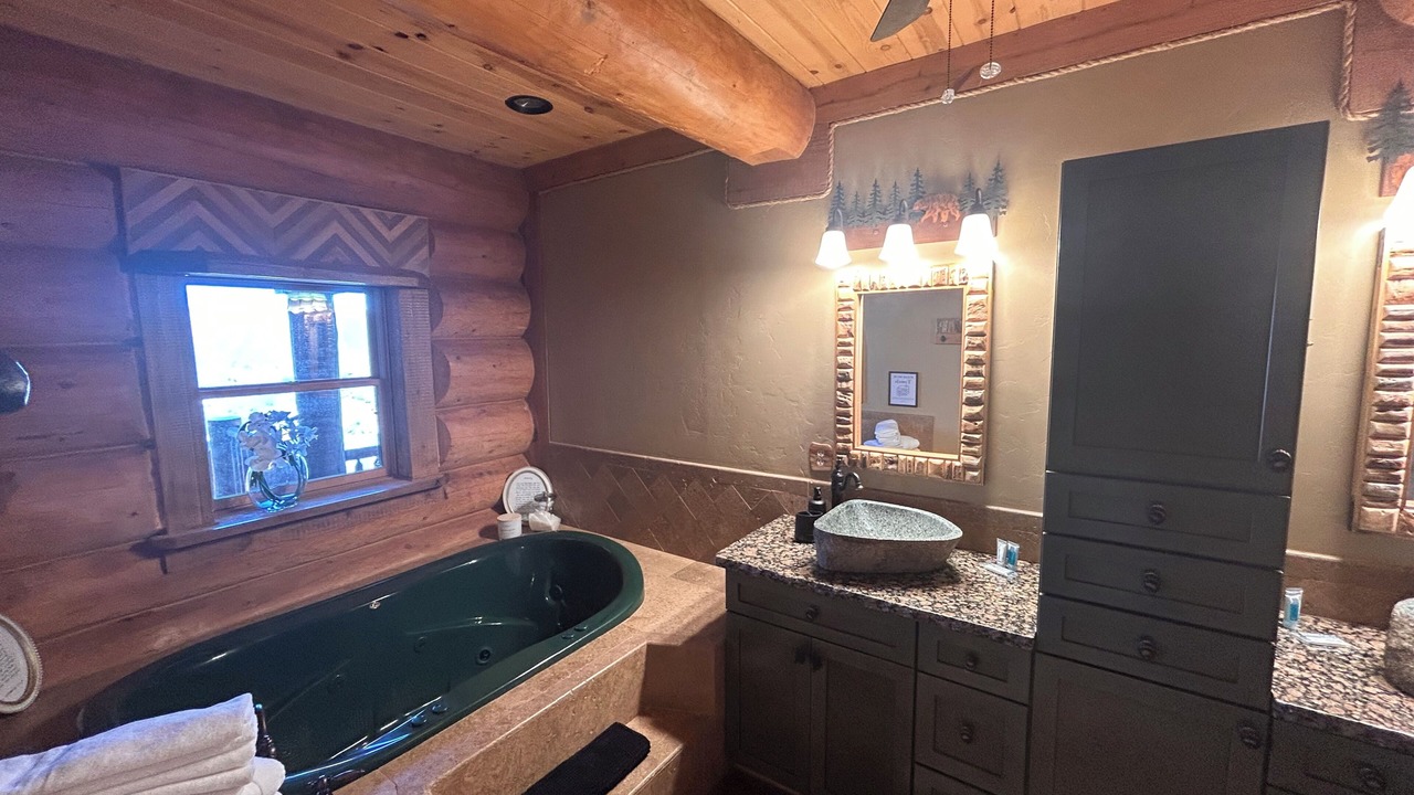 Photo of Bathroom in Lynx Mountain View Estates