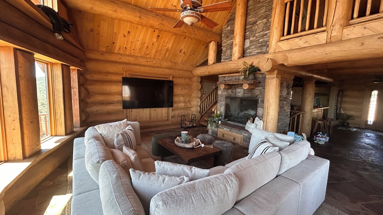 Photo of Livingroom in Lynx Mountain View Estates