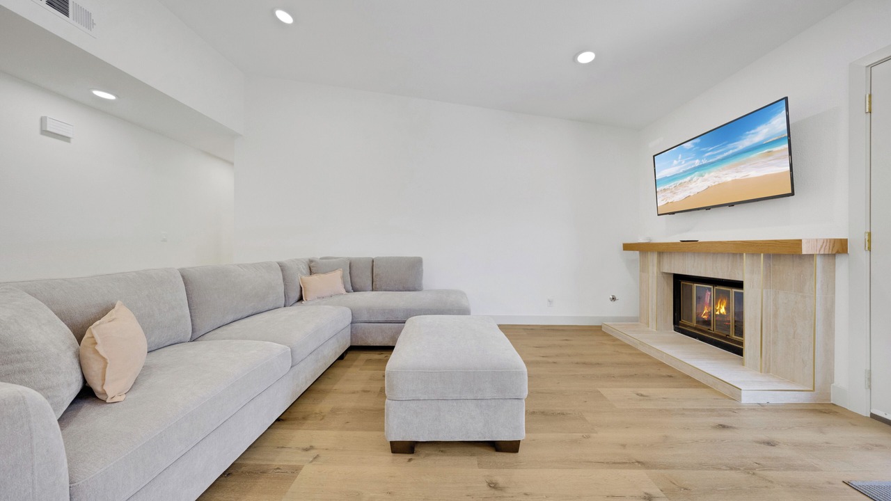 Photo of Livingroom in Charter Oak