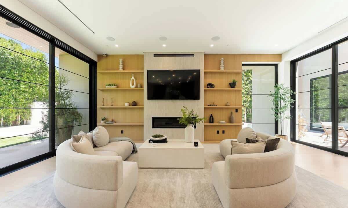 Photo of Livingroom in Valley Village