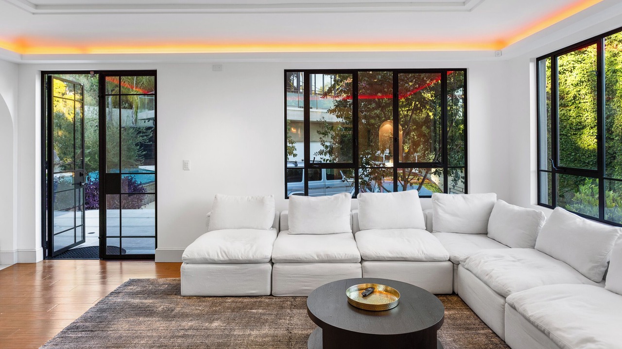 Photo of Livingroom in Nichols Canyon