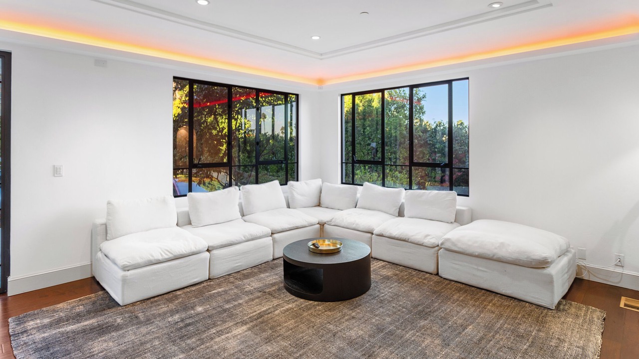 Photo of Livingroom in Nichols Canyon
