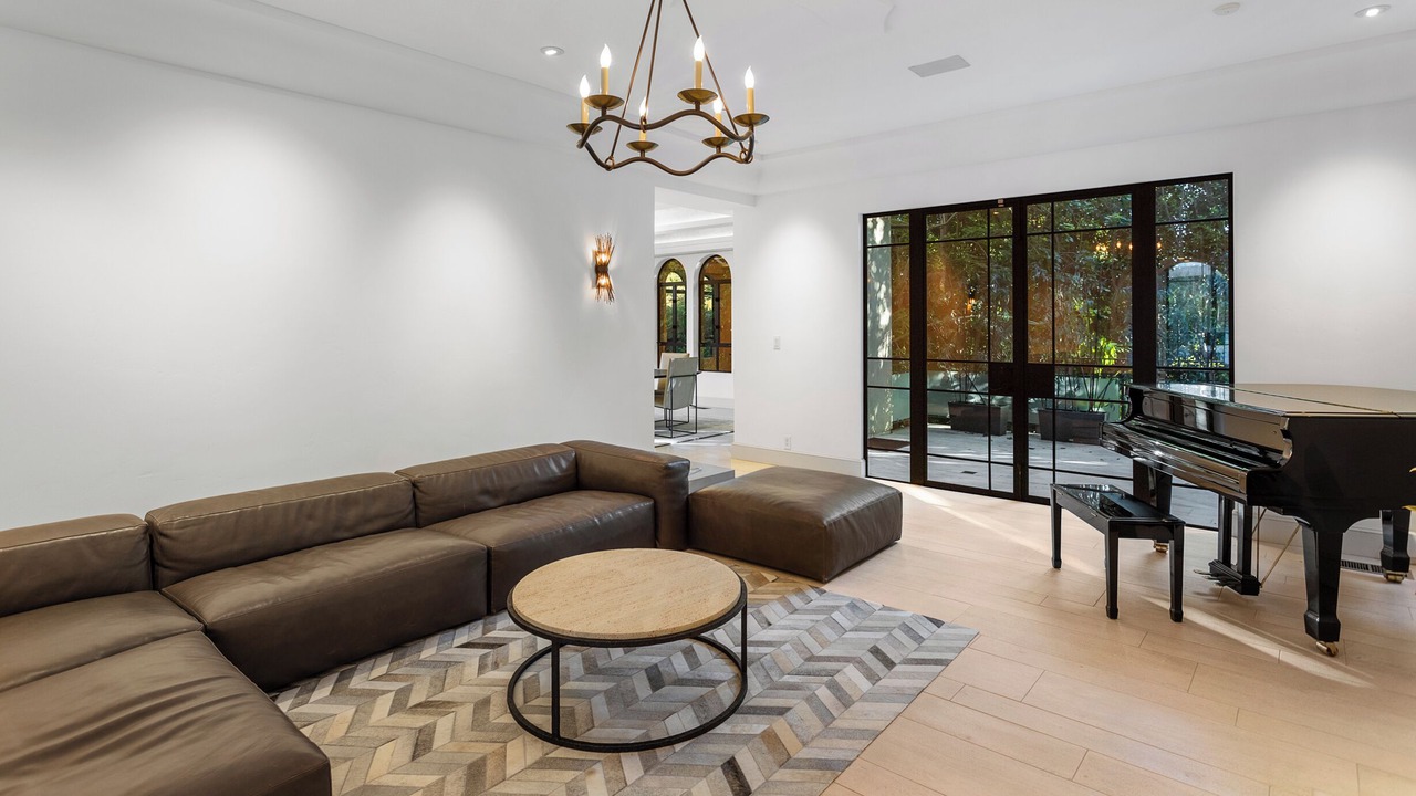 Photo of Livingroom in Nichols Canyon