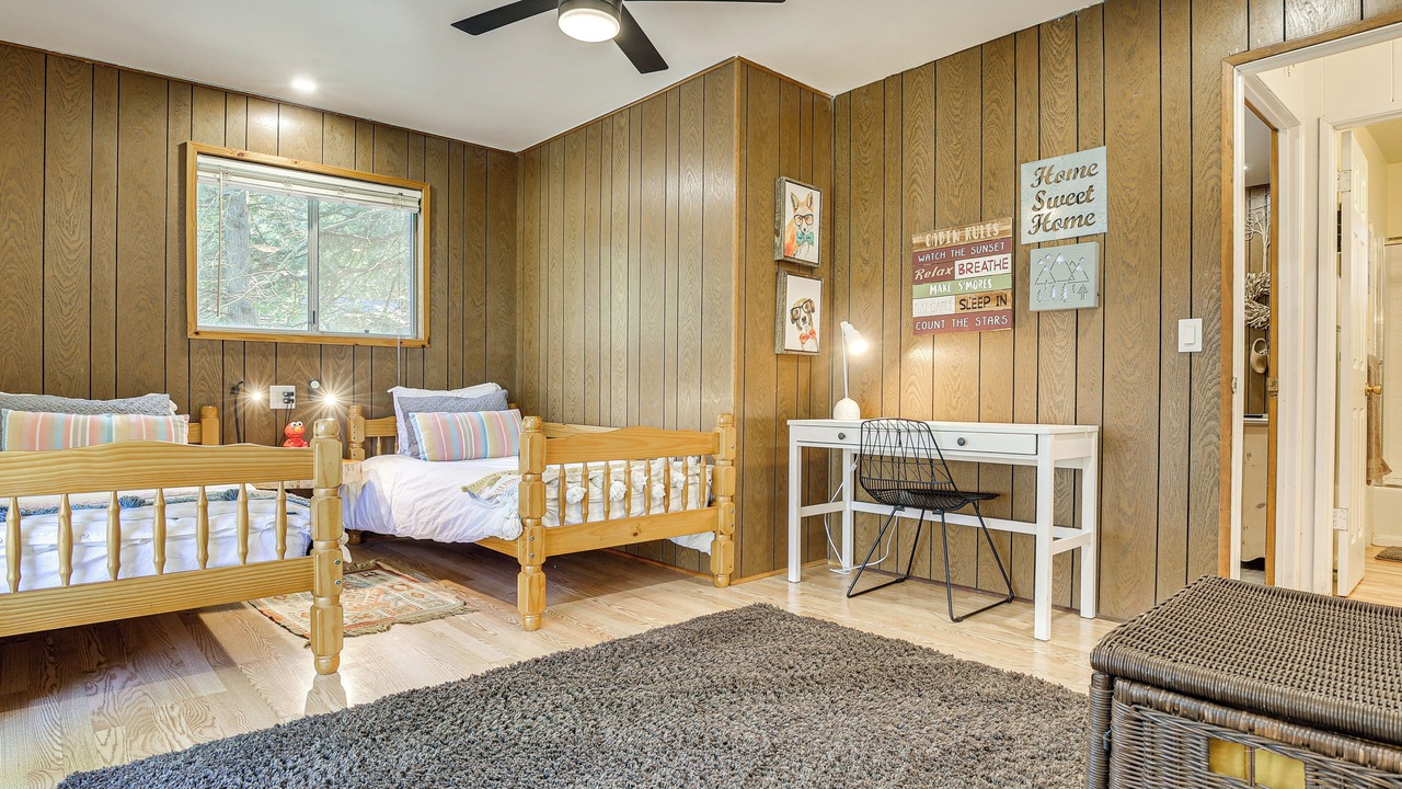 Photo of Bedroom in Crestline