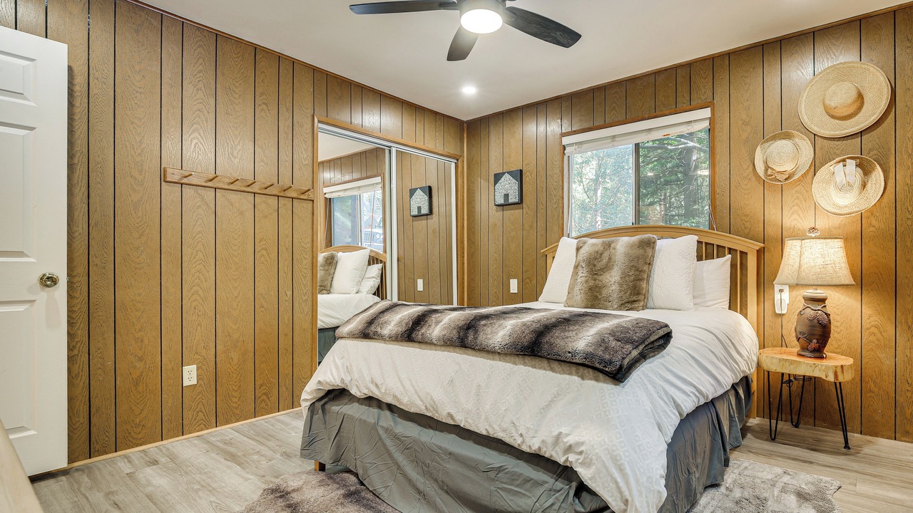 Photo of Bedroom in Crestline