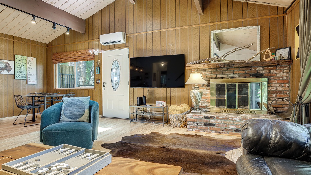 Photo of Livingroom in Crestline