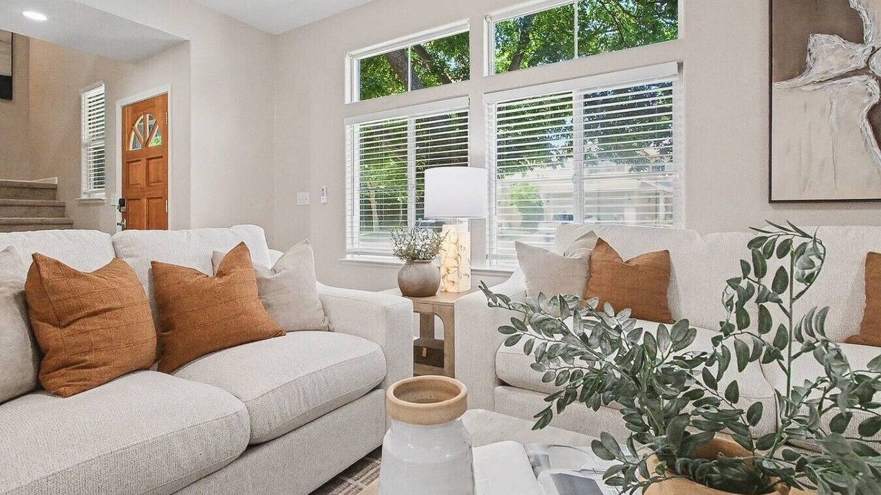 Photo of Livingroom in Davis