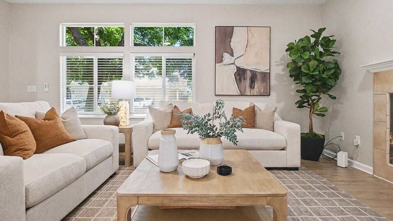 Photo of Livingroom in Davis
