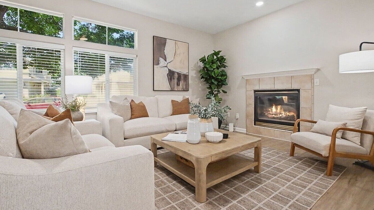 Photo of Livingroom in Davis