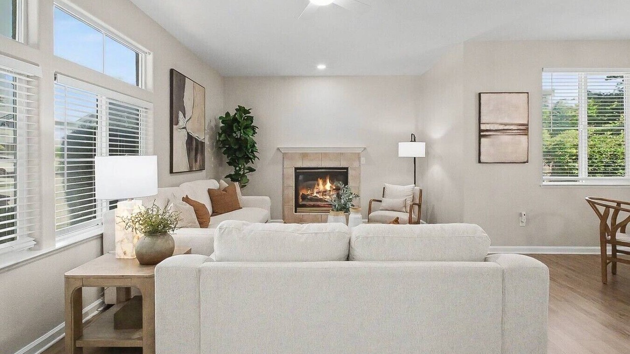 Photo of Livingroom in Davis